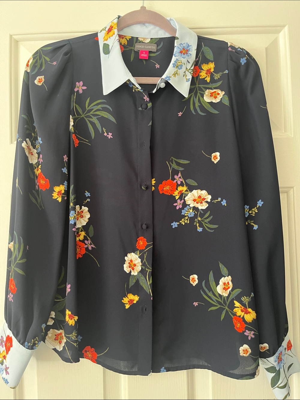 NWT Vince Camuto Black Floral Button-Down Shirt with light blue Collar and cuffs